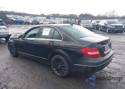 2013 Mercedes-Benz C 300 Luxury 4Matic from USA, damaged, VIN WDDGF8AB5DA832385